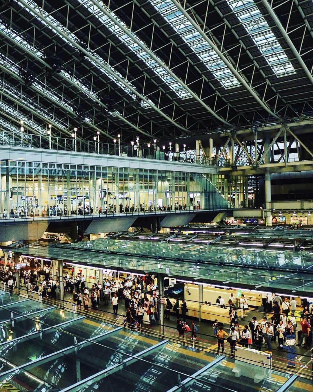 Osaka Bob（大阪観光局公式キャラクター）さんのインスタグラム写真 - (Osaka Bob（大阪観光局公式キャラクター）Instagram)「Osaka Station is not just one of the gateways to Osaka… it's also one of the most futuristic designed pieces of architecture in the city ☆  大阪の玄関口のひとつ、大阪駅🚃 近未来的なデザインも要チェック☆ ————————————————————— #maido #withOsakaBob #OsakaBob #osakatrip #japan #nihon #OSAKA #OsakaJapan #大坂 #오사카 #大阪 #Оsака #Осака #โอซาก้า  #osakastation #大阪駅」12月1日 22時42分 - maido_osaka_bob