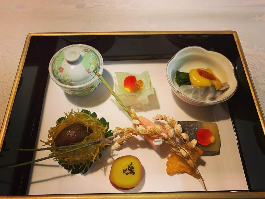 Rie fuさんのインスタグラム写真 - (Rie fuInstagram)「“Hagi”Yamaguchi, the land that spawned the last samurais who became the founding fathers of modern Japan. It’s also known for the earthy pottery, Hagi-Yaki. 吉田松陰と幕末の志士ゆかりの地、そして萩焼で有名な山口県の萩への旅。たった一泊で歴史と伝統工芸をたっぷり堪能できました。長州藩の伊藤博文らの留学先のイギリスの大学が、私が翻訳を学んだ大学で、時代を超えた繋がりを感じ、一番感動したのは吉田松陰が２年半しか教えなかったということ。今でも地元では小学生からその教えを学び、何百年も受け継がれる教育の素晴らしさを実感👩🏻‍🎓📚」12月1日 22時46分 - riefuofficial