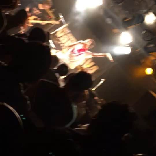 のインスタグラム：「本日は金沢vanvanV4での振替公演でした！  マスミサイルとの2マンということでこの曲しかないだろう「教科書」をカバー！  #セクマシ!! #セックスマシーン!! #圧倒的な存在感 #世界一長いマイクケーブル #WOW #sexmachine #金沢 #vanvanV4」