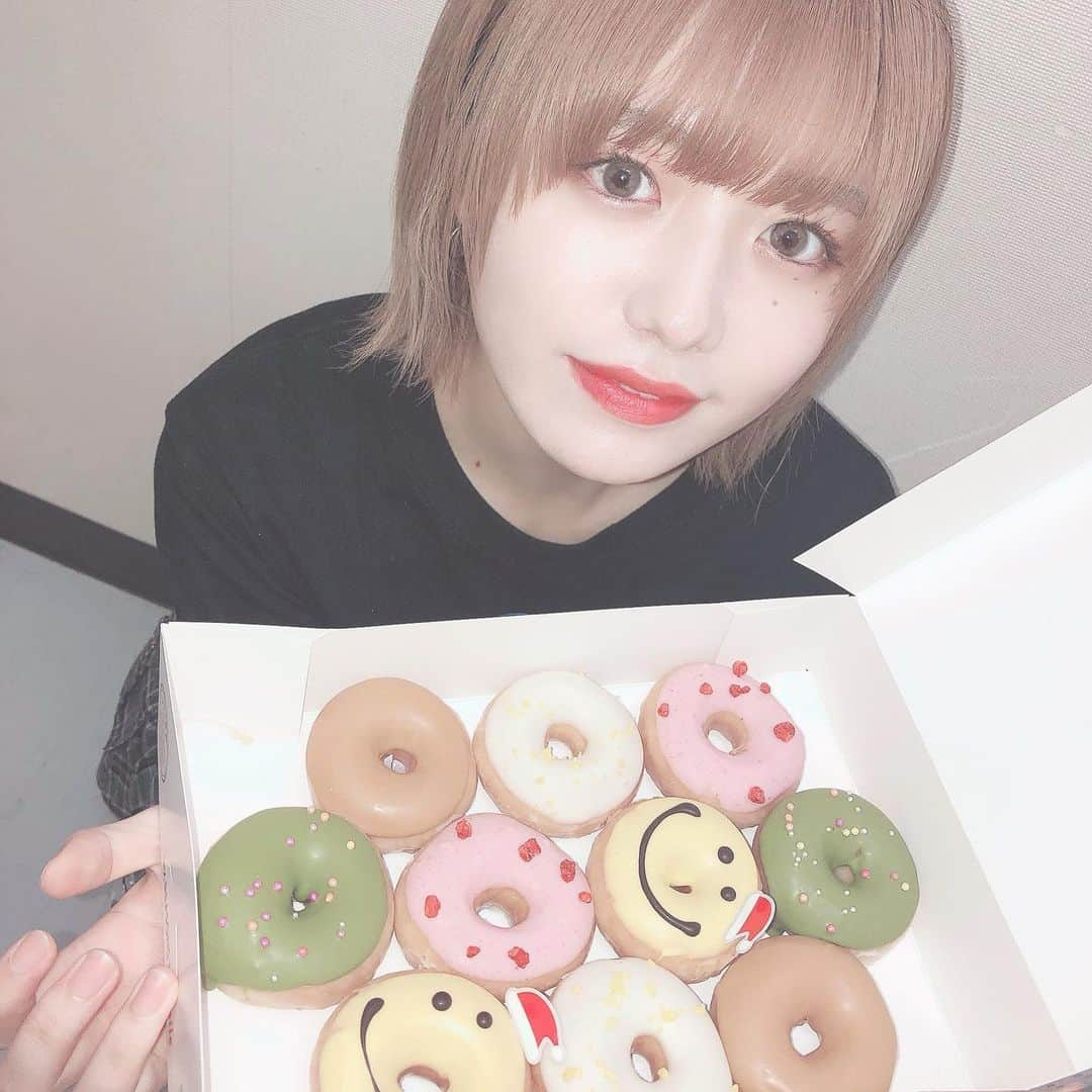 月雲ねるさんのインスタグラム写真 - (月雲ねるInstagram)「🍩 🙂 🍩 🙂  #eatneru #food #donuts #얼스타그램 #푸드스타그램 #먹스타그램 #맛스타그램」12月1日 22時56分 - neruneruworld