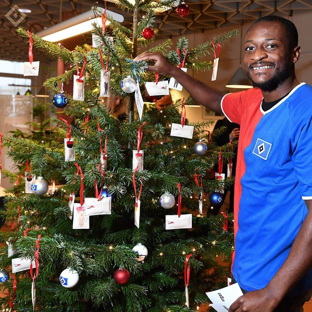 ハンブルガーSVさんのインスタグラム写真 - (ハンブルガーSVInstagram)「Wir wünschen euch allen einen schönen ersten Advent 🎄🕯 #nurderHSV #Weihnachten #Advent _____ 📸 @witters_sportfotografie」12月1日 23時01分 - hsv