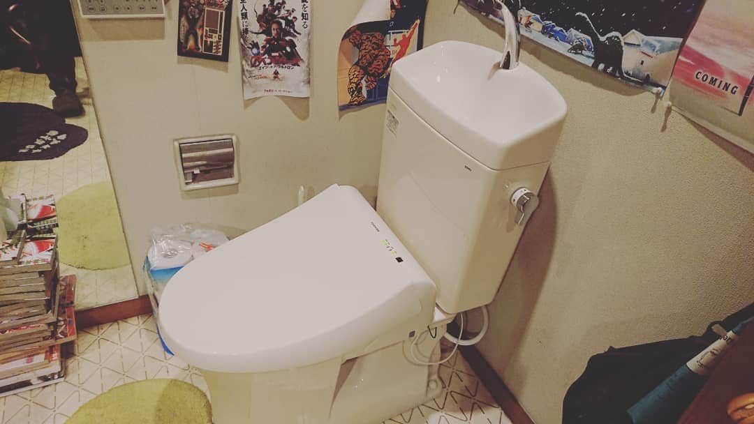 長塚全さんのインスタグラム写真 - (長塚全Instagram)「トイレが壊れてニュートイレを購入した笑  #トイレ」12月1日 23時14分 - zen_nagatsuka