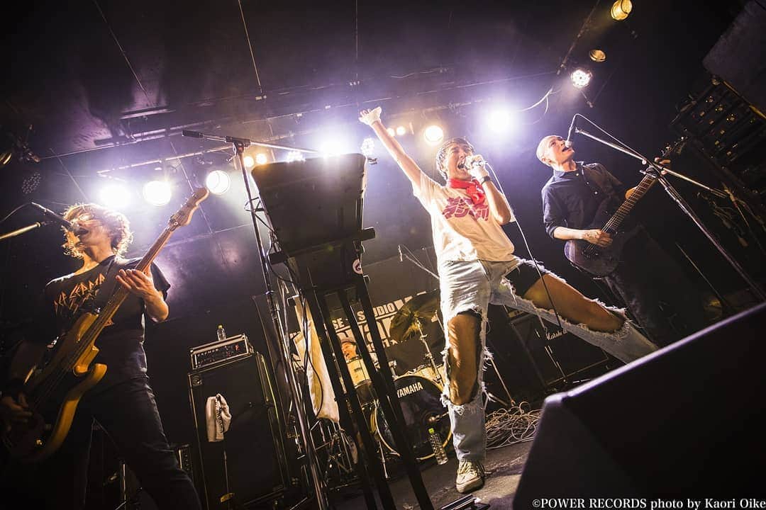 セックスマシーン!!さんのインスタグラム写真 - (セックスマシーン!!Instagram)「2019.12.01(日)セックスマシーン!! リリースTOUR2019「夜を越える」振替公演＠金沢 VANVAN V4  マスミサイルとの2マン！カバーありで最高の夜になりました！  撮影:@oikekaori  #セクマシ!! #セックスマシーン!! #圧倒的な存在感 #世界一長いマイクケーブル #WOW #sexmachine #金沢 #vanvanV4」12月1日 23時27分 - sekumasi_news