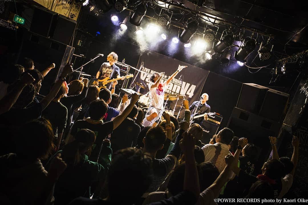 セックスマシーン!!さんのインスタグラム写真 - (セックスマシーン!!Instagram)「2019.12.01(日)セックスマシーン!! リリースTOUR2019「夜を越える」振替公演＠金沢 VANVAN V4  マスミサイルとの2マン！カバーありで最高の夜になりました！  撮影:@oikekaori  #セクマシ!! #セックスマシーン!! #圧倒的な存在感 #世界一長いマイクケーブル #WOW #sexmachine #金沢 #vanvanV4」12月1日 23時27分 - sekumasi_news