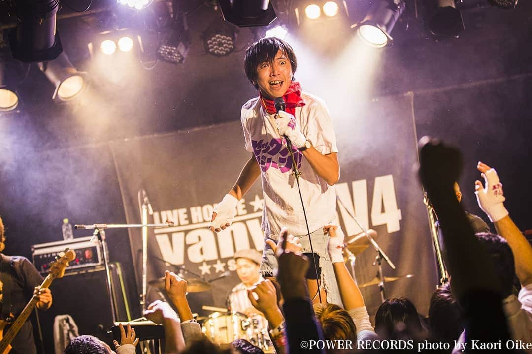 セックスマシーン!!さんのインスタグラム写真 - (セックスマシーン!!Instagram)「2019.12.01(日)セックスマシーン!! リリースTOUR2019「夜を越える」振替公演＠金沢 VANVAN V4  マスミサイルとの2マン！カバーありで最高の夜になりました！  撮影:@oikekaori  #セクマシ!! #セックスマシーン!! #圧倒的な存在感 #世界一長いマイクケーブル #WOW #sexmachine #金沢 #vanvanV4」12月1日 23時27分 - sekumasi_news