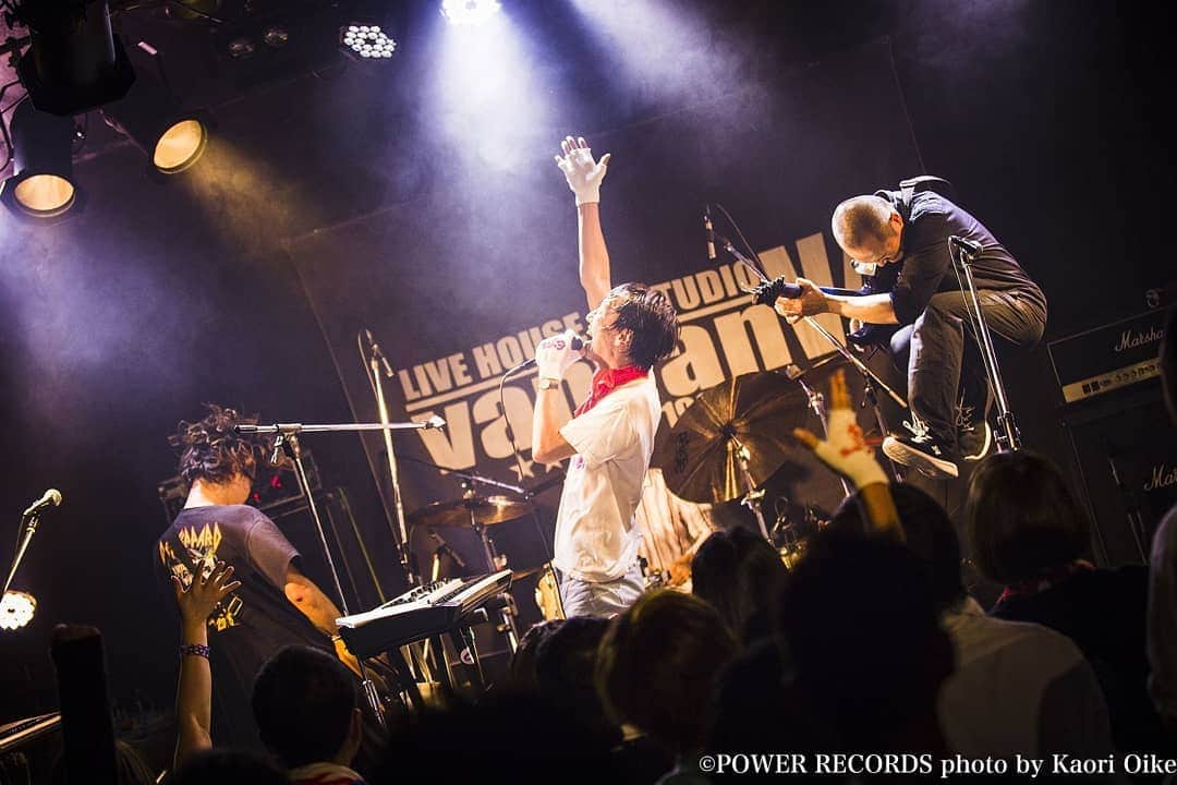 のインスタグラム：「2019.12.01(日)セックスマシーン!! リリースTOUR2019「夜を越える」振替公演＠金沢 VANVAN V4  マスミサイルとの2マン！カバーありで最高の夜になりました！  撮影:@oikekaori  #セクマシ!! #セックスマシーン!! #圧倒的な存在感 #世界一長いマイクケーブル #WOW #sexmachine #金沢 #vanvanV4」