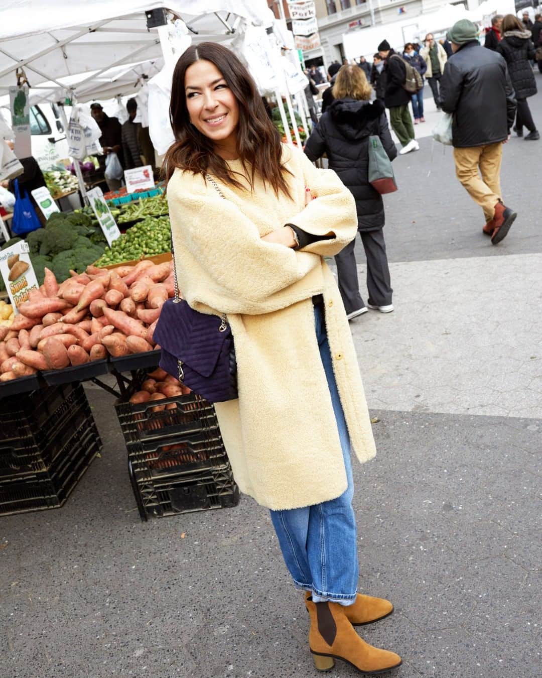 のインスタグラム：「Never met a farmers market I didnt like. I get so inspired here with all the yummy meals I want to make on the coldest dates! Cue the #hotpot! Whats your fave stay in meal?」