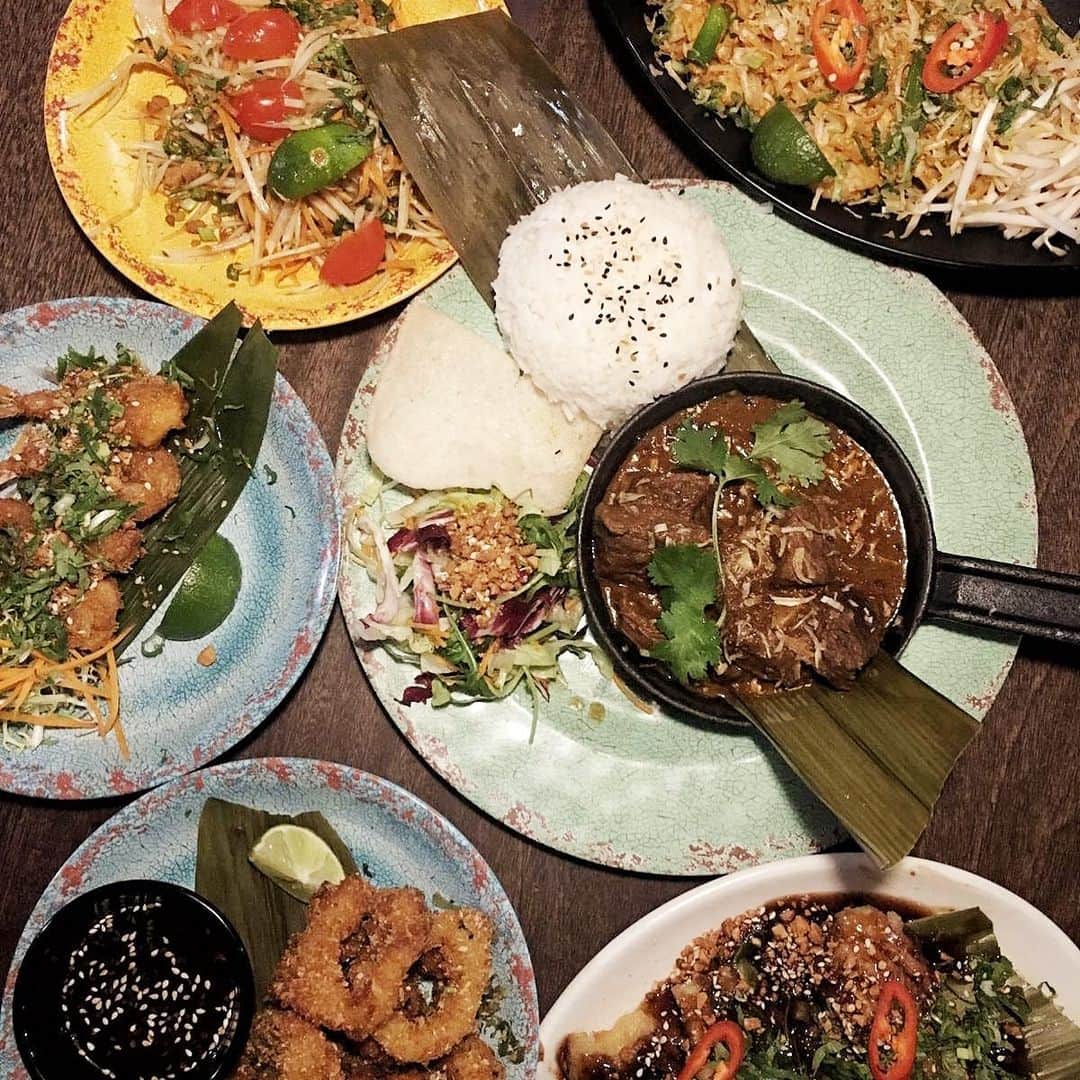 Eat With Steph & Coのインスタグラム：「Beef rendang curry @bananatreeuk  Yaaaas “legendary rendang” for a reason 😉😉. Always a good option for a catch up with friends - what a spread. @top_london_restaurants 📷: @markk.uk #foodie #foodstagram #invited」