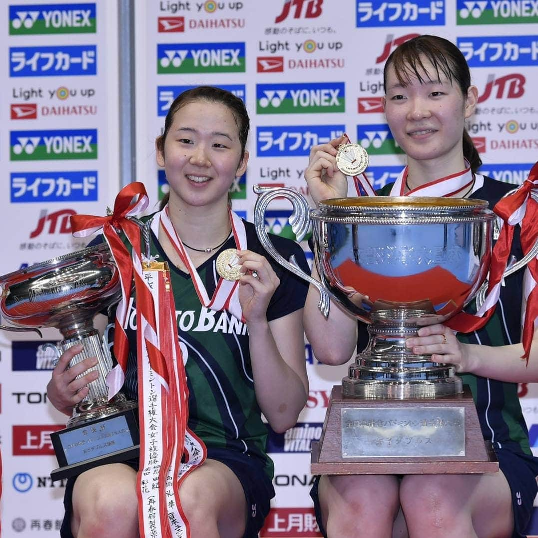 松本麻佑のインスタグラム：「全日本総合選手権、念願の初優勝出来ました🤩 沢山の応援の声届いてました！！ 最高の舞台で最高の試合を楽しめました😊 感謝でしかないです😭 またファイナルへ向けて全力で頑張ります💪💪 #全日本総合選手権 #初優勝 #優勝カップ #感謝」