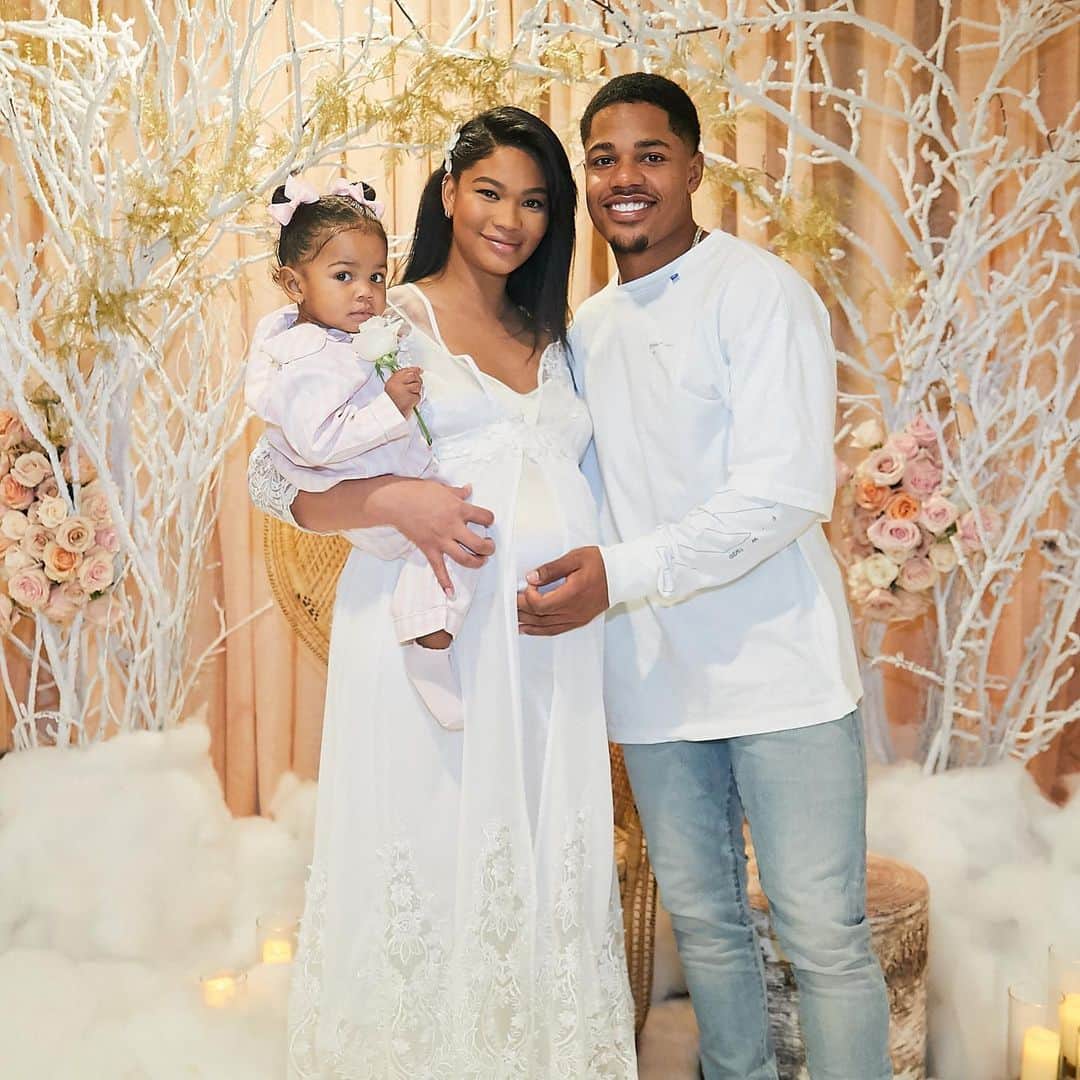 シャネル・イマンのインスタグラム：「Blessed with another baby girl on the way 🎀💗🎀」