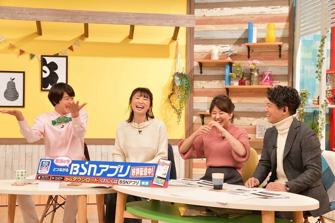 三石佳那さんのインスタグラム写真 - (三石佳那Instagram)「ㅤㅤㅤㅤㅤㅤㅤㅤㅤㅤㅤㅤㅤ  BSNなじラテ﻿ ご覧いただきありがとうございました。﻿ ﻿ ゲストは、初登場の今井美穂さん﻿ スタジオの生放送一緒にお送りできて嬉しかったです。﻿ ﻿ そして、笹口小学校のみなさんもスタジオに。﻿ 「NIIGATA光のページェントがはじまるよー」﻿ というお知らせを伝えてもらいました。﻿ 放送中もとっても堂々としていて立派！！﻿ けやき通りがあたたかな光に包まれる季節ですね。﻿ 暖かい服装でお出かけくださいまし。﻿ ﻿ ごじまんグルメ星みっつは、唐揚げ作りに挑戦﻿ ポイントは、揚げた後に霧吹きで味を馴染ませること。﻿ 二度揚げ(揚げ2分、休憩30秒、揚げ2分)は、﻿ お肉までしっかり火が通り、周りはカリッとなるので﻿ おすすめですよ。﻿ ﻿ #新潟#niigata#新潟デート#新潟観光#新潟観光スポット#イルミネーション#光のページェント#けやき通り#なじラテ#ごじまんグルメ星みっつ」12月2日 0時07分 - mitsuishi_kana_bsn