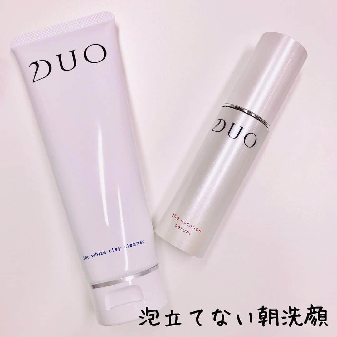 小西さやかのインスタグラム：「最近、ハマってるのが、duoの泡立てない朝洗顔。私は極度の乾燥肌なので、朝はいつもTゾーンだけに泡をつけて洗い流すTゾーン洗顔をしてます。 . これは洗顔なのに使った後の方がお肌がしっとりするんです！ . クリームタイプに4種類のクレイとマンナンボールが入っていて、顔に伸ばすと肉厚感もあって気持ち良くてやみつきに！マンナンボールのぷにぷに感がまた、肌あたりが優しいんです。 . 精油の香りで1番ラベンダーが好きなのですが、まさにこれ、ラベンダーの精油の香りなんです。朝から癒されちゃいます！ . 処方が洗顔というより、ほぼ、クリームなので、顔にのせてクリームパックもできちゃいます！ . 洗顔に￥3000はちょっと高いかな、、、。でも、乾燥しないし、これでくすみがとれるなら許容範囲？！ . 発売は2/20です。duoのPRの皆さまが発表会に行けなかったので、キャラバンに来てくださいました(^^)動けないときでも情報もらえてありがたいです！ . メディアグローブの安田様からおもちゃの妊娠お祝いもいただきました！おもちゃ全然買ってなかったので助かりました(^^) . #DUO #デュオ #洗顔 #クレンジング #クレイ洗顔 #クレイ #美容液 #導入美容液 #朝洗顔 #新作コスメ #コスメ #スキンケア  #クレイ洗顔　#コンニャク　#クリーム洗顔　#泡立てない洗顔 #乾燥肌　#くすみ　#くすみケア　#くすみ改善 #透明感のある肌 #透明感　#乾燥ケア　#毛穴ケア #毛穴の黒ずみ #毛穴の開き #毛穴の汚れ」