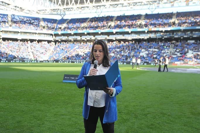 RCDエスパニョールさんのインスタグラム写真 - (RCDエスパニョールInstagram)「Abans de començar el partit, la jugadora del  @RCDEFemeni Miriam De Francisco  @miimiidf ha llegit el manifest del món de l’esport per l’eliminació de la violència envers les dones. • #Volem | #EspanyoldeBarcelona | #RCDE | #EspanyolOsasuna」12月2日 0時16分 - rcdespanyol