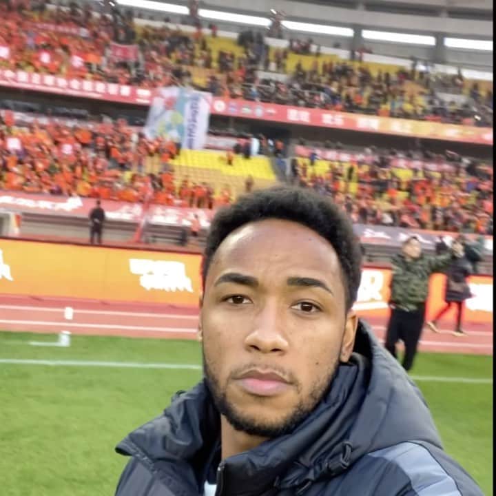 ラファエル・ダ・シルバのインスタグラム：「Fim de mais uma temporada! Obrigado a todos os fãs pelo carinho! See u next season 🙏🏾 #RS9 #crazylife」