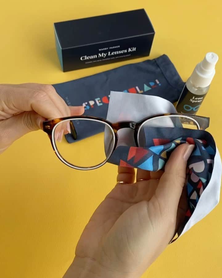Warby Parkerのインスタグラム：「Smudges and smears are but a distant memory with this all-in-one set that includes a pouch, microfiber cloth, and lens spray embellished in @Abbey_Lossing’s artwork. 👍 Get gifty by tapping on the shopping icon!」