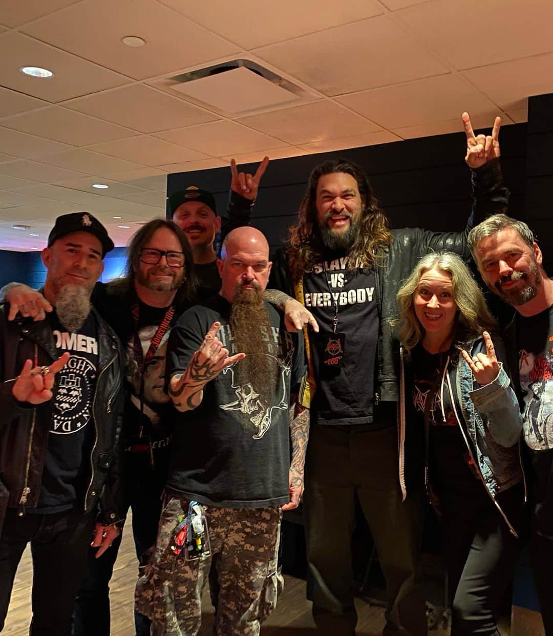 ジェイソン・モモアさんのインスタグラム写真 - (ジェイソン・モモアInstagram)「going on stage and yelling love love LOVE with my baby boy and pantera. aka @philiphanselmo and the illegals my mind was blown FUCKIN BLOWN.  i was living out my childhood dreams.  i am so thankful for those moments shared with dear friends and my babies.  it’s crazy to think of slayer and anthrax and metallica as ohana but they are  love u guys.  and to finally meet les claypool was legendary  PRIMUS. RHCP AND RAGE was what i grew up on skateboarding  and DROGO wouldn’t exist if there wasn’t @panteraofficial  love ya phil.  i’ve trained and bleed and fought my way to where i am. listening to these legends  mahalo nui for your music and endless inspiration.  slayers last show on tour.  what a fucking night.  love you @garyholt_official @tomarayaofficial  paul and kerry @slayerbandofficial  mahalo for having da momoas.  babies i hope you remember these moments with your papa forever  back to work.  aloha j」12月2日 0時24分 - prideofgypsies