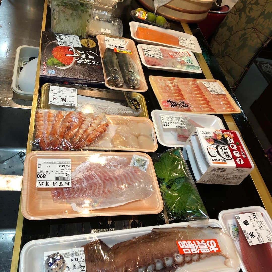 二上美紀子（GAMI）さんのインスタグラム写真 - (二上美紀子（GAMI）Instagram)「長い1日が終わりましたー  皆さんありがとうございました！  お寿司がねー 美味しくて参った！  ただ寿司を握る人 ブログにも書きますが、お家で、会社で、お寿司食べたいなーとおもたら連絡下さい！  #ただ寿司を握る人 #wavepro」12月2日 0時58分 - mikikofutagami