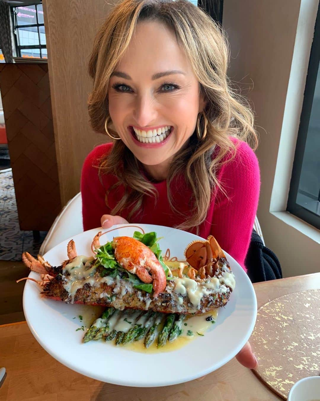 ジャーダ・デ・ラウレンティスさんのインスタグラム写真 - (ジャーダ・デ・ラウレンティスInstagram)「Crab stuffed lobster 🦞😍coming to NYE at @giadavegas @cromwellvegas」12月2日 0時58分 - giadadelaurentiis