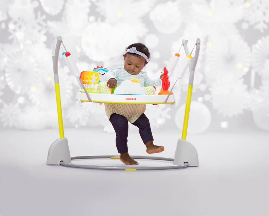 Skip Hopさんのインスタグラム写真 - (Skip HopInstagram)「Jump around! Our adorable Explore & More Jumpscape Foldaway Jumper is designed with a light-up bounce counter to track baby's jumps! 👏Tap for details. #wishlist #babygift #musthavesmadebetter #skiphopholidaycheer!」12月2日 1時00分 - skiphop