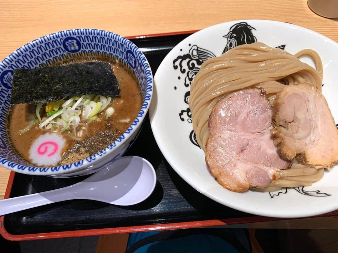 Cooking with Dogさんのインスタグラム写真 - (Cooking with DogInstagram)「🍜 Tsukemen(つけ麺)❗️😍 Rich pork bone & fish soup. Gooey thick noodles. Mostly male customers. 😅 濃厚魚介豚骨スープ、もちもち太麺、ほとんどが男性客でした😅 #tsukemen #つけ麺」12月2日 1時01分 - cookingwithdog