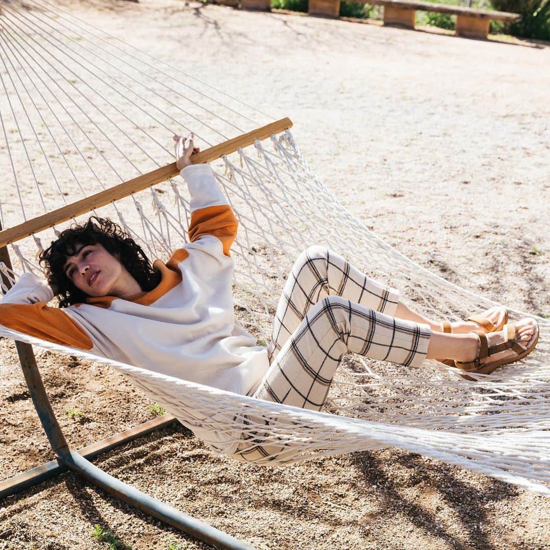Tevaさんのインスタグラム写真 - (TevaInstagram)「What’s better than a hammock nap? A hammock nap in the Shearling Hurricane. 📸: @steveakation」12月2日 1時07分 - teva