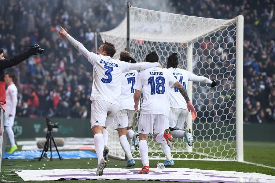 ピエール・ベングトソンさんのインスタグラム写真 - (ピエール・ベングトソンInstagram)「Nothing better than a derby win!! 💪⚪️🔵」12月2日 1時21分 - pierrebengtsson