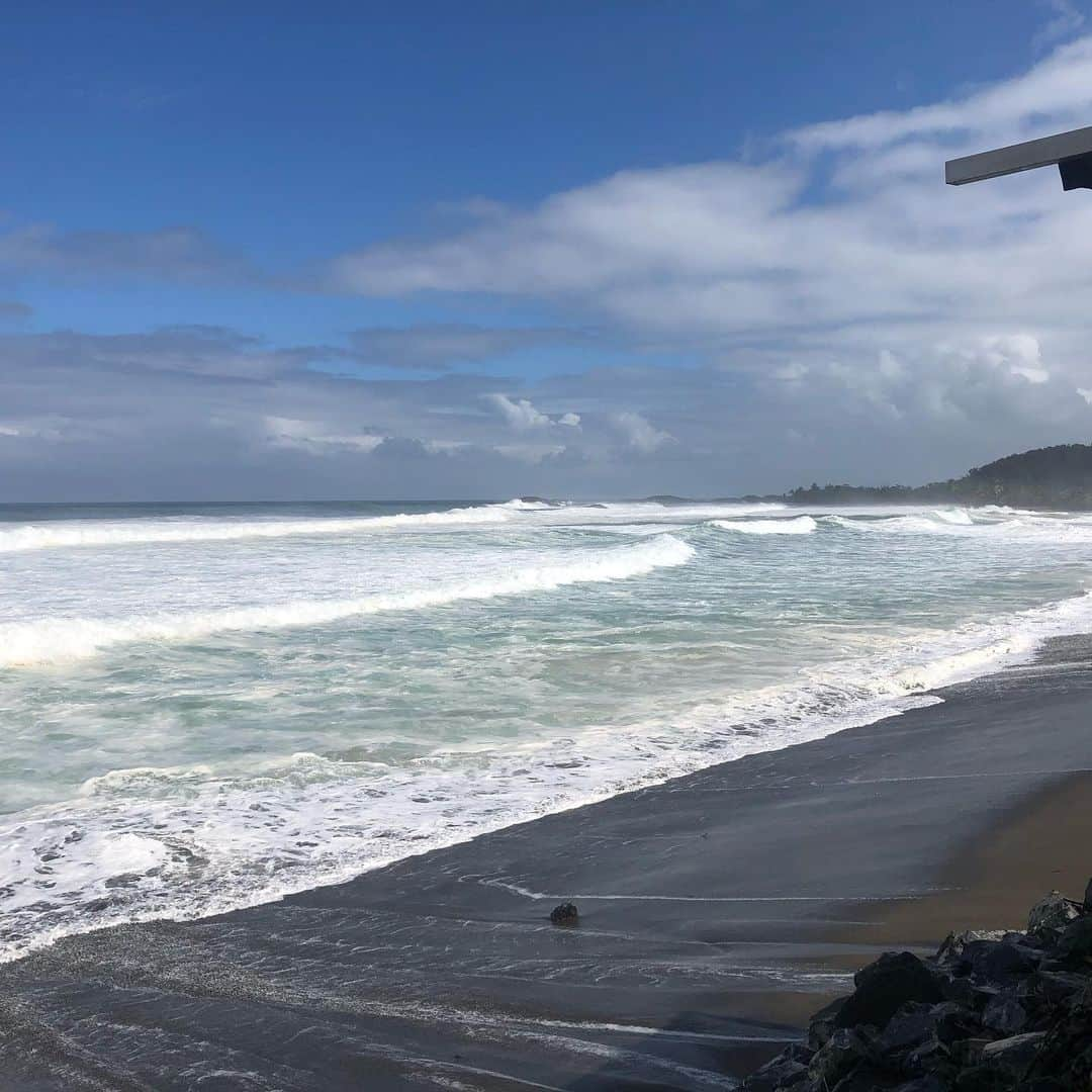 鈴木優さんのインスタグラム写真 - (鈴木優Instagram)「分かるでしょうかこれ  人生で断トツ高い波🌊 見たことない🤩  #プエルトリコ🇵🇷 #T岡田　さん #久々でーす #今日は #雨で中止☔️」12月2日 1時23分 - suzuqgram