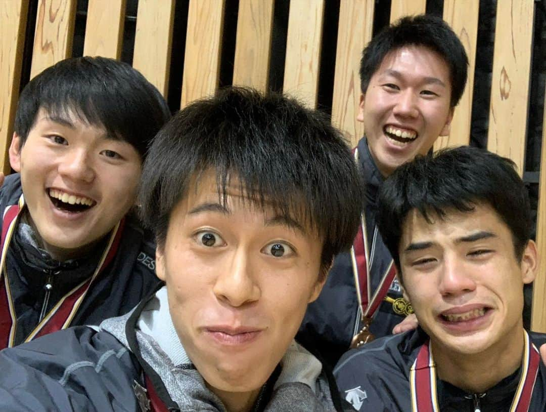 富田将馬さんのインスタグラム写真 - (富田将馬Instagram)「全日本インカレ3位🥉 ・ #安定の目つぶるまっきー #イケメンと走れる嬉しさ #部屋メン #泣いてくれる部屋っ子 #いい写 #入学前 #引退後 #みんな3150 #中央大学バレーボール部 ・ 応援ありがとうございました！！」12月2日 1時26分 - shoma_tomita