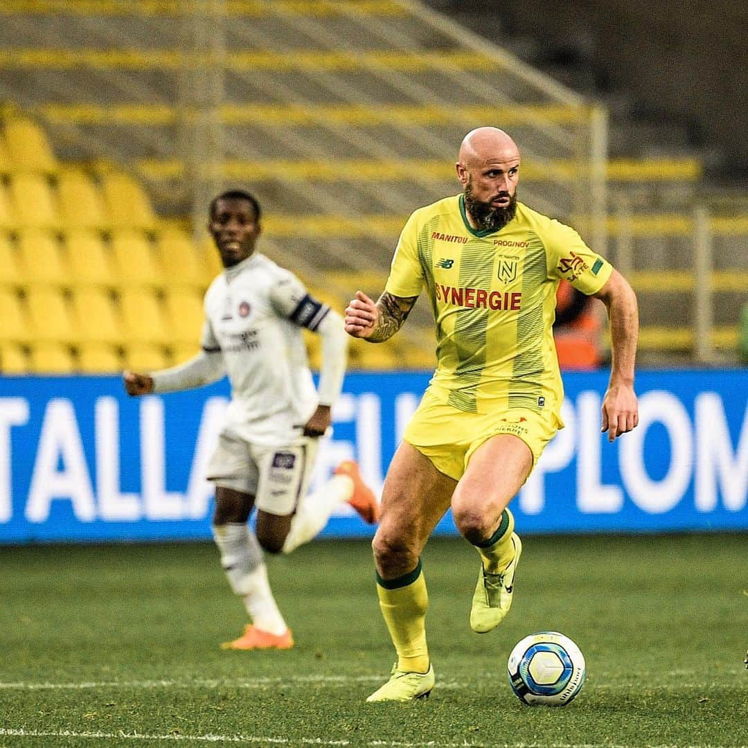 リーグ・アンさんのインスタグラム写真 - (リーグ・アンInstagram)「À 3 jours de son déplacement au Parc des Princes, le @fcnantes se relance en s’imposant face au @toulousefc (2-1) 💪🐤 ▫️ ▫️ #FCNTFC #ligue1conforama #nantes #toulouse #fcnantes #igersnantes #toulousefc #nantespassion #nantescity #footballsunday」12月2日 1時27分 - ligue1ubereats