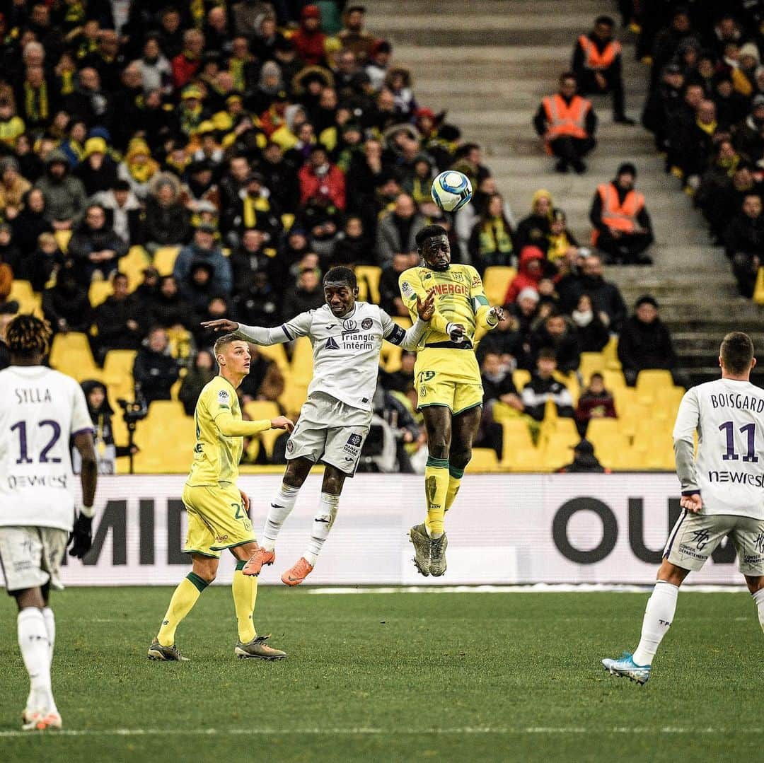 リーグ・アンさんのインスタグラム写真 - (リーグ・アンInstagram)「À 3 jours de son déplacement au Parc des Princes, le @fcnantes se relance en s’imposant face au @toulousefc (2-1) 💪🐤 ▫️ ▫️ #FCNTFC #ligue1conforama #nantes #toulouse #fcnantes #igersnantes #toulousefc #nantespassion #nantescity #footballsunday」12月2日 1時27分 - ligue1ubereats