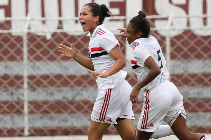 São Paulo FCさんのインスタグラム写真 - (São Paulo FCInstagram)「🏆🇾🇪 É Campeão! ⠀⠀⠀⠀⠀⠀⠀⠀⠀ O São Paulo venceu o Santos, por 3 a 1, com gols marcados por Yaya, Emily e Gica, e conquistou o tricampeonato Paulista Feminino Sub-17! ⠀⠀⠀⠀⠀⠀⠀⠀⠀ #FutebolFemininoTricolor #VamosSãoPaulo 🇾🇪 ⠀⠀⠀⠀⠀⠀⠀⠀⠀ 📸 Igor Amorim / saopaulofc.net」12月2日 1時54分 - saopaulofc