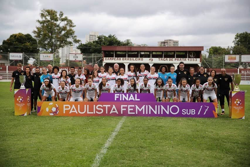 São Paulo FCさんのインスタグラム写真 - (São Paulo FCInstagram)「🏆🇾🇪 É Campeão! ⠀⠀⠀⠀⠀⠀⠀⠀⠀ O São Paulo venceu o Santos, por 3 a 1, com gols marcados por Yaya, Emily e Gica, e conquistou o tricampeonato Paulista Feminino Sub-17! ⠀⠀⠀⠀⠀⠀⠀⠀⠀ #FutebolFemininoTricolor #VamosSãoPaulo 🇾🇪 ⠀⠀⠀⠀⠀⠀⠀⠀⠀ 📸 Igor Amorim / saopaulofc.net」12月2日 1時54分 - saopaulofc