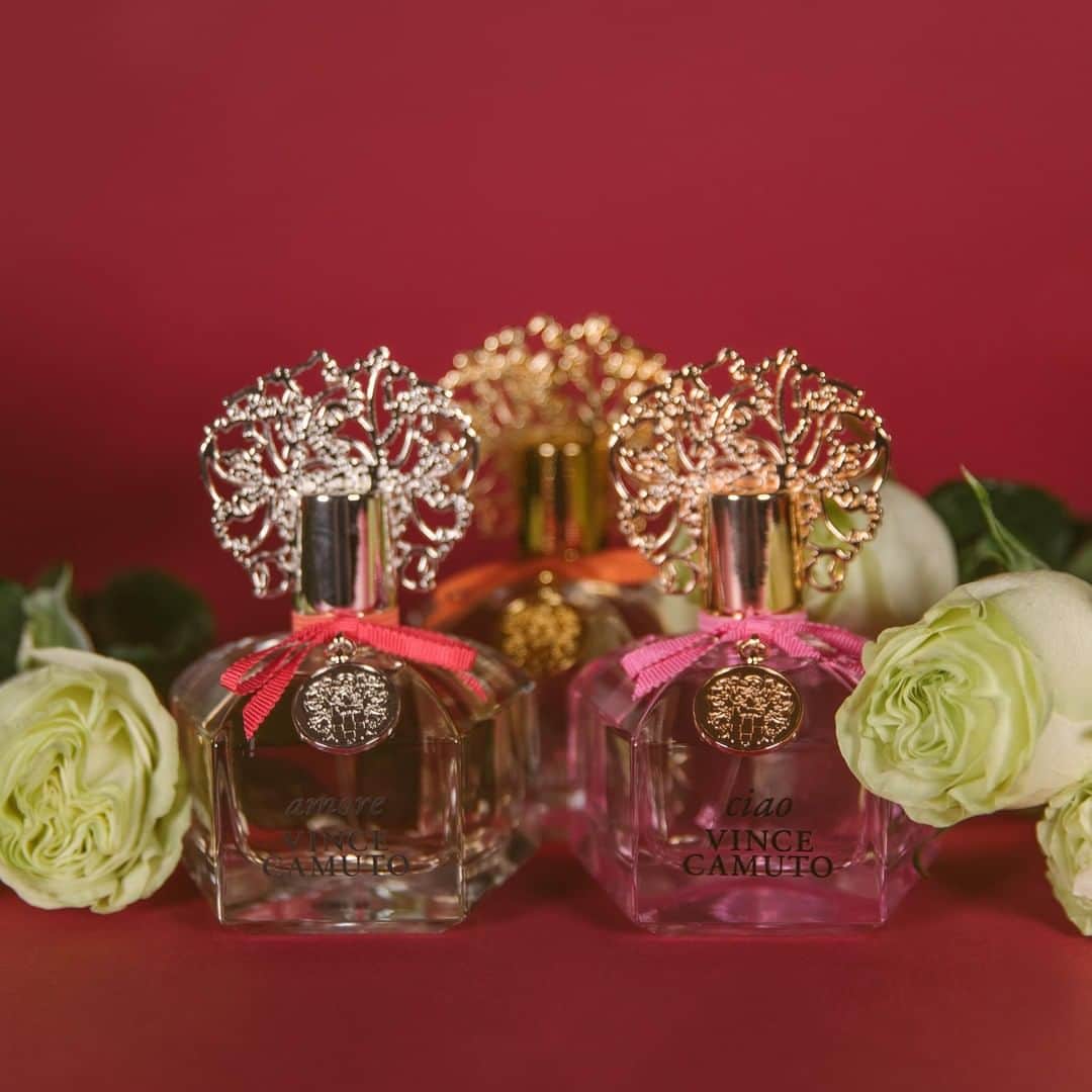 ヴィンスカムートさんのインスタグラム写真 - (ヴィンスカムートInstagram)「There's a scent for everyone on your holiday list, trust us. Find these alluring fragrances at @macys. #vincecamuto」12月2日 2時00分 - vincecamuto