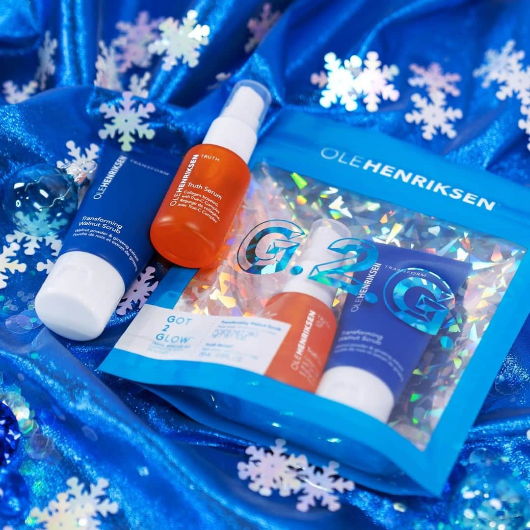 ウラヘンリクセンさんのインスタグラム写真 - (ウラヘンリクセンInstagram)「WE'RE DROPPING ANOTHER HOLIDAY SET 😍 On the glow this holiday season? Don’t forget to pack G.2.G. (Got 2 Glow) Travel Skincare Set for skin that stays ✨ all season long. Leave an ✈️ if you’re bringing this set with you. - This travel skincare set features: ✨ Mini Transforming Walnut Scrub to smooth ✨ Mini Truth Serum to brighten」12月2日 2時00分 - olehenriksen