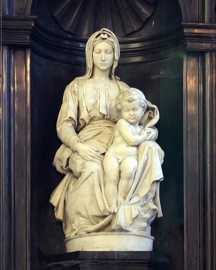 エメロード・トビアさんのインスタグラム写真 - (エメロード・トビアInstagram)「Incredible times create incredible art. The Renaissance! Faith, love, and hope are the three divine virtues. The Statue “Madonna and Child” express that love.  Michelangelo Buonarroti, Madonna di Bruges  1504」12月2日 2時02分 - emeraude