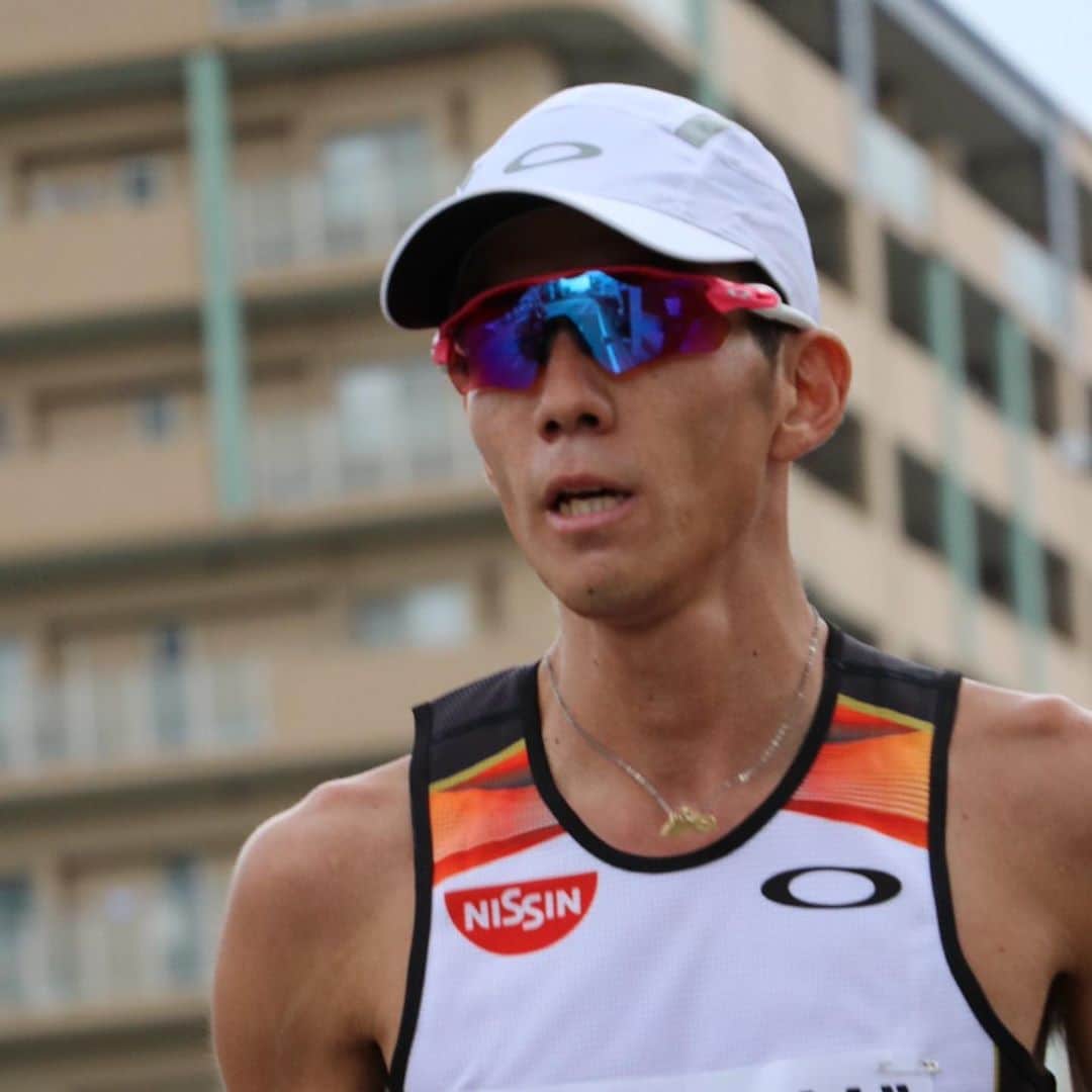佐藤悠基のインスタグラム：「福岡国際マラソン応援ありがとうございました。  全身の痙攣、足のまめ、低血糖なかなかつらいレースで同じ失敗の繰り返しになってしまっている。  まだ整理はつかないけどチャレンジの先には成功があると信じてまた次に向かいたいと思います。  #福岡国際マラソン#marathon#oakley#2xu#garmin#メダリスト#phiten」