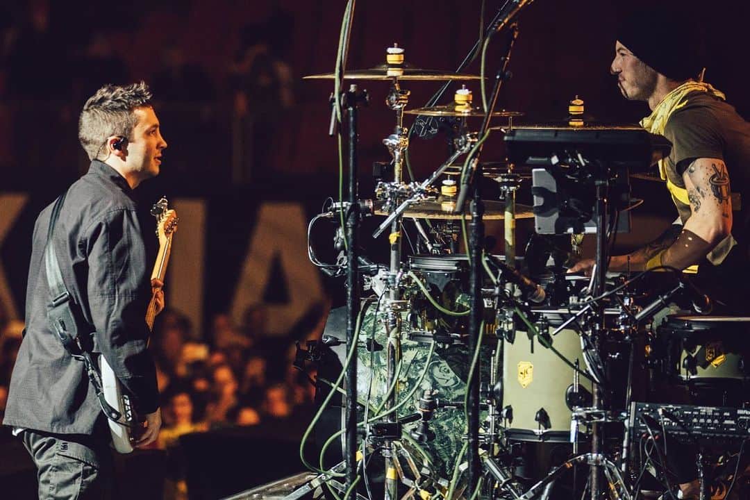 ジョシュ・ダンのインスタグラム：「🎂👴🏻 mbrother @tylerrjoseph」