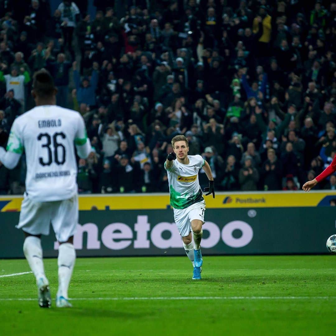 パトリック・ヘアマンのインスタグラム：「Festung Borussia Park 🏰👍🏼💚🎉🎊 super Männer! #einteam #fohlen #borussia #gemeinsamfürborussia」