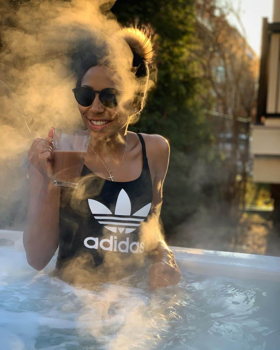 ジェニファー・アビルさんのインスタグラム写真 - (ジェニファー・アビルInstagram)「When the sun decided to make my crown shine 👑💫 . . #spa #sun #crown #relaxing #weekend #createdwithadidas #hotchocolate #bathings #sunglasses #coldweather #smile #happywoman #happyspirit」12月2日 2時08分 - jennabel91