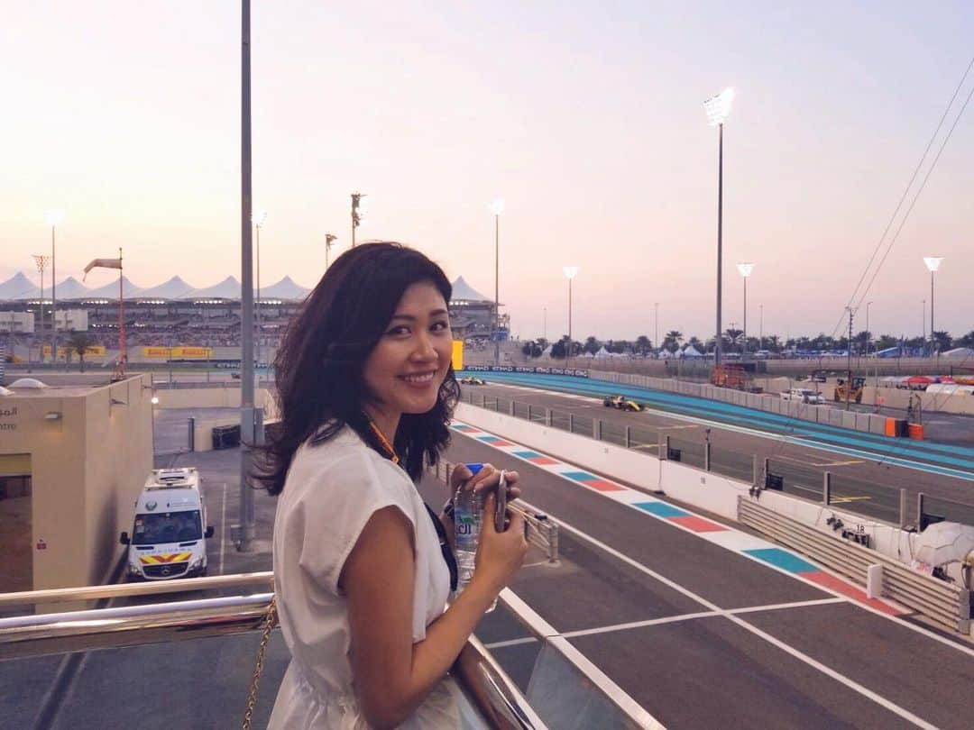 Rina Itagakiのインスタグラム：「And the season is over🏎🥳👋 2019年は本当にたくさんのGPに足を運びました✈️ それぞれの開催国で雰囲気が全く違って、どれに行っても面白かったなぁ🌎 #f1 #formula1 #f1jp #abudhabigp #❤️」