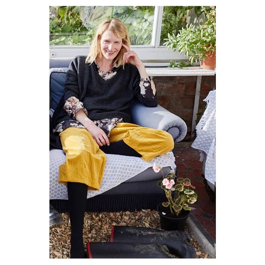 キャベジズ&ローゼズのインスタグラム：「Happy days. Tap to shop the look. Add a cosy layer with the Ava V-Neck Sweater. We think Ava looks marvelous when worn over the Patrick Shirt in floral taffeta. Also pictured with the Neville Trousers in yellow corduroy coming soon. Contact cabbagesandroses.com to join the waiting list #layersonlayers #cosydays #knitwear #floralshirt #corduroy #corduroypants #buttondownshirt #madeinengland #cabbagesandroses #cabbagesandrosesfashion @christina_strutt @cabbagesandroses_shop 👆Link In Bio👆」