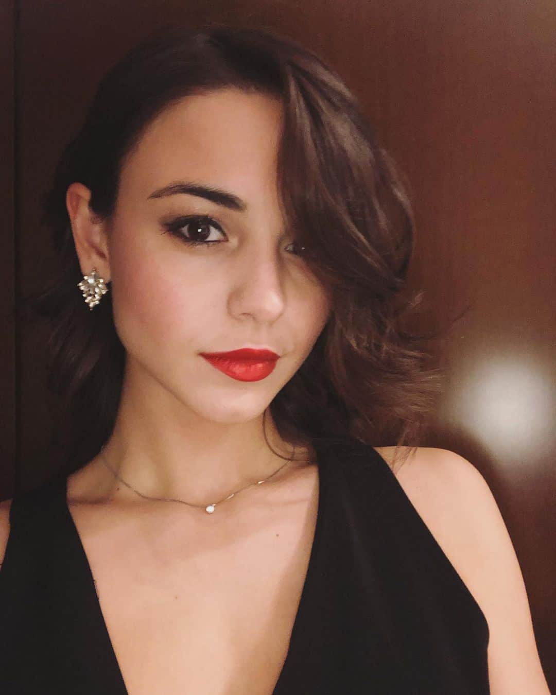 フェデリカ・テスタさんのインスタグラム写真 - (フェデリカ・テスタInstagram)「💫❤️ Curly hair, red lips and black dress... #cliché」12月2日 2時50分 - _fedetesta_