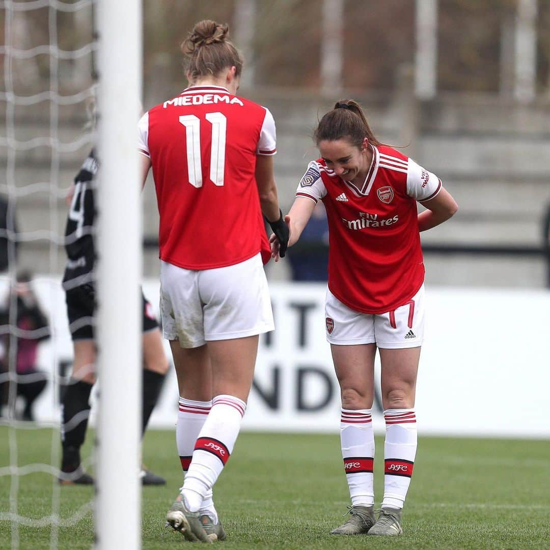 Arsenal Ladiesさんのインスタグラム写真 - (Arsenal LadiesInstagram)「Real recognise real 💯 @viviannemiedema 🤝 @lisaevans_17 | @aubameyang97 🤝 @lacazettealex」12月2日 2時53分 - arsenalwfc