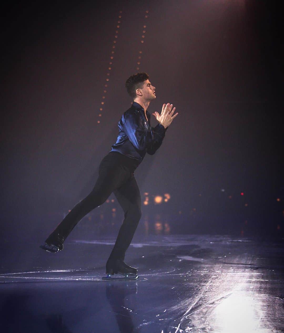ハビエル・ラジャのインスタグラム：「And though I never said it with words, there was love in the silence 🖤 . . . ⛸ @revolutiononice 📸 @hortensiodiasclaros 🎶 @leroysanchez」