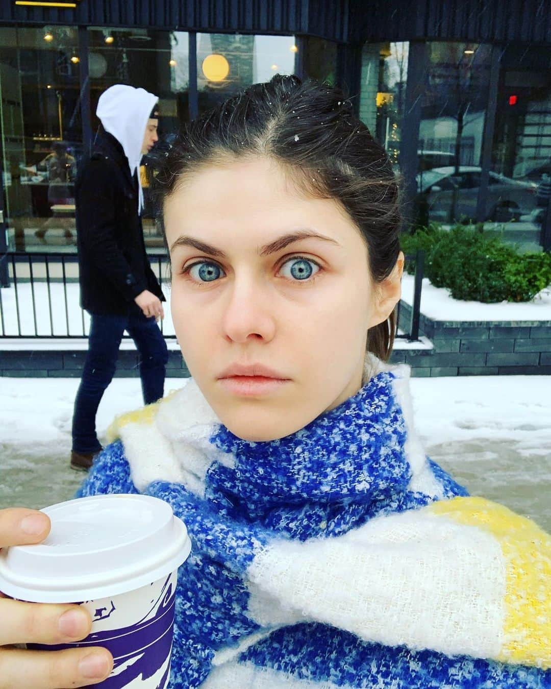 アレクサンドラ・ダダリオさんのインスタグラム写真 - (アレクサンドラ・ダダリオInstagram)「The before photo of my entire life, hatless in the snow, starting my day at 1pm, scaring everyone I look at」12月2日 3時06分 - alexandradaddario