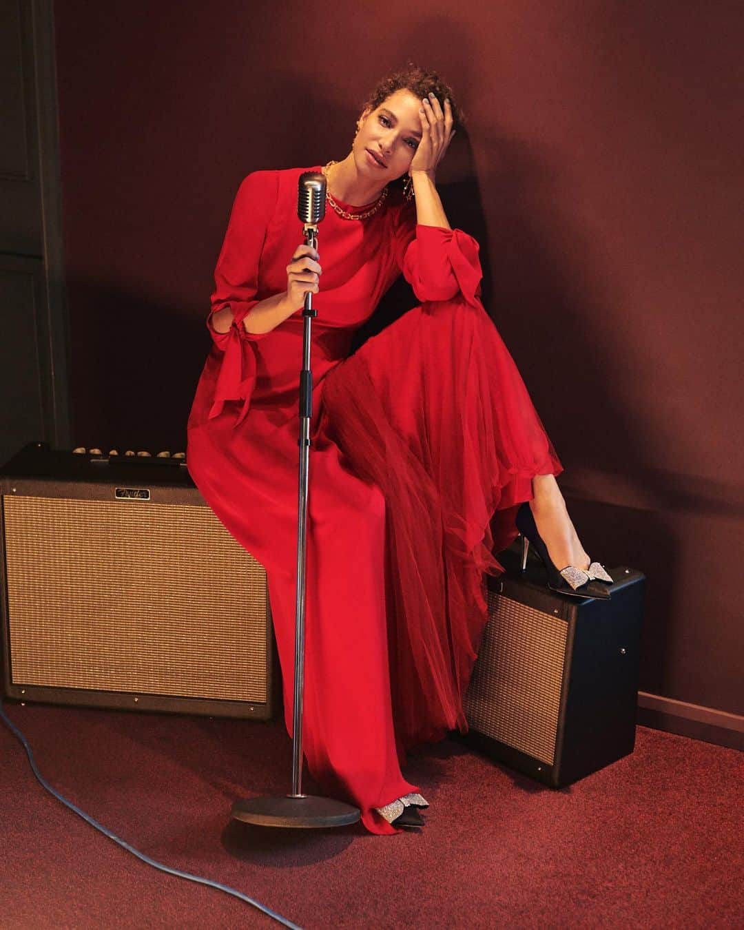 のインスタグラム：「The ultimate festive frock from @carolinaherrera... perfect for any holiday event 💃 #THEOUTNET  Shop all your favorite #CarolinaHerrera looks, just visit #linkinbio 👆」