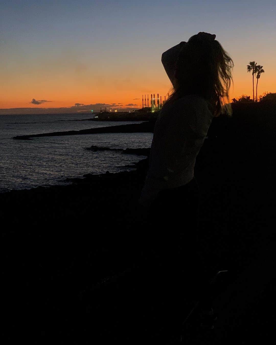 ミレイア・ベルモンテ・ガルシアのインスタグラム：「Afternoon off enjoying the sunset...🌅」