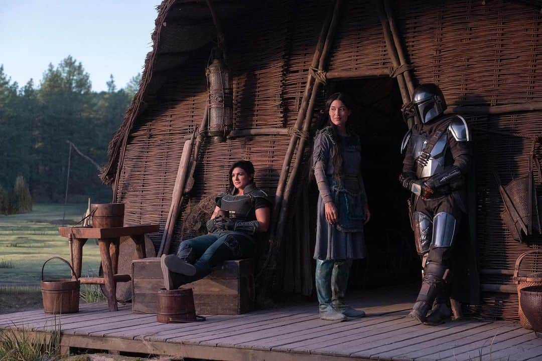 ブライス・ダラス・ハワードさんのインスタグラム写真 - (ブライス・ダラス・ハワードInstagram)「⁣ Chapter Four of @themandalorian wouldn’t be what it is without the powerhouse women on screen. ⁣ ⁣ @ginajcarano — you are Cara Dune through and through. Your strength and grace blew me away every day on set. You are a star. Even though I love Mando, I cant help but cheer every time you knock him to the ground🙌⁣ ⁣ @juliarjones — No wolves or vampires this time! Julia, I was over the moon getting the chance to work with you again. Your presence this episode is brilliantly tender and fierce and you are a dream collaborator:) I will forever ‘ship Omera and Mando;)⁣ ⁣ @idadarvish — the spotchka QUEEN! You brought life to this character in a way I could have never imagined and kept us all in stitches on set! You are a secret weapon through and through!⁣ ⁣ @islafarris — I swear everyone’s heart grew three sizes watching your love for #BabyYoda. Thank you for sharing your beautiful spirit with me, everyone on set, and all watching at home. ⁣ ⁣ It was a joy and privilege to be your director ❤️ If you haven’t already (and even if you already have!), check out their wonderful performances! Chapter Four is streaming now on @disneyplus 💫」12月2日 3時46分 - brycedhoward