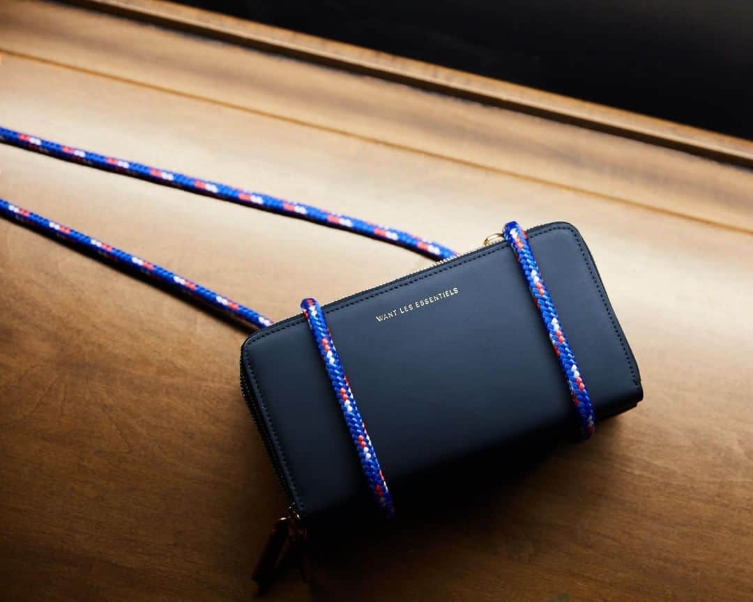 ウォントのインスタグラム：「A forever favorite—the unisex Petra now in Navy leather for Pre Spring Summer 2020. #wantlesessentiels #press20 #petra #crossbody」