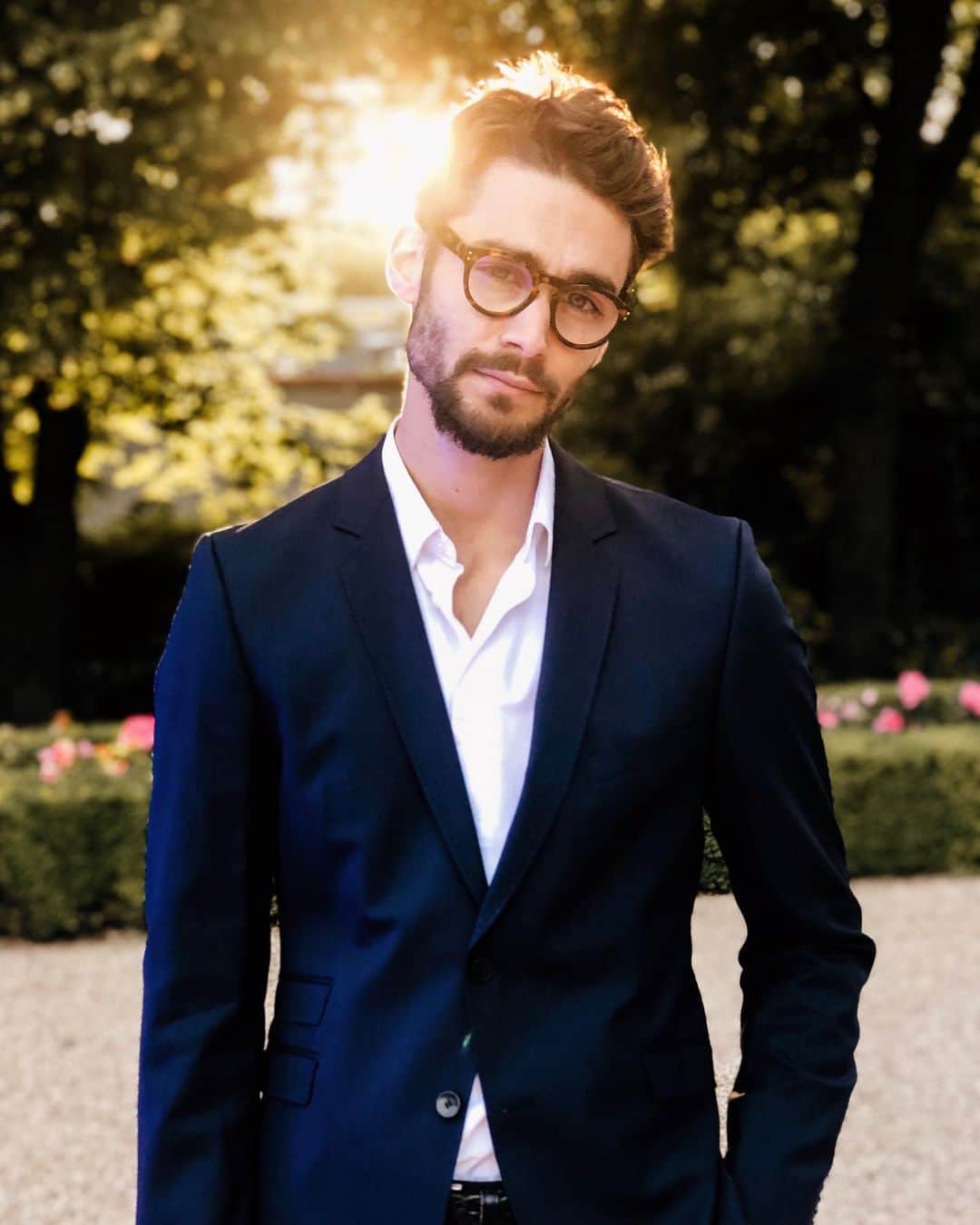 NICOLAS SIMOESのインスタグラム：「Suited for diner ✨✨」